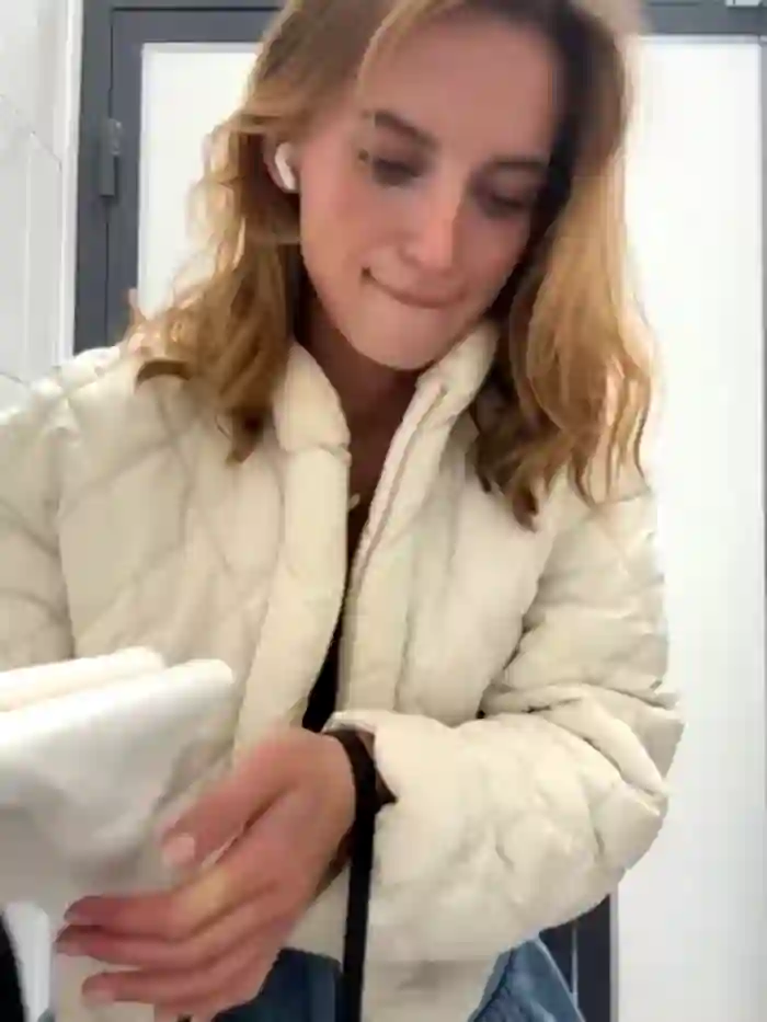 -AngelAri-