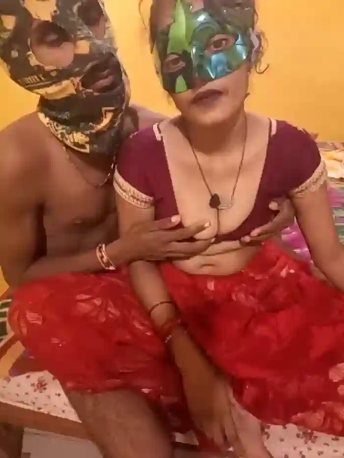 Karisma-sexy-couple