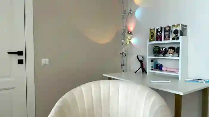 Anna_Six