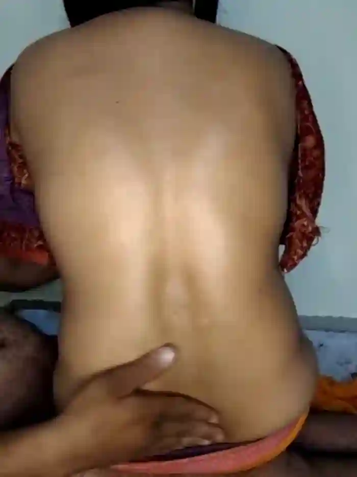 SEXY-nidhi-sharma