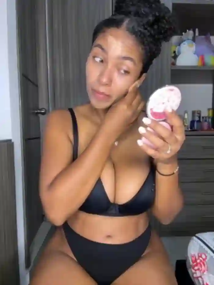 Mia_sweet80