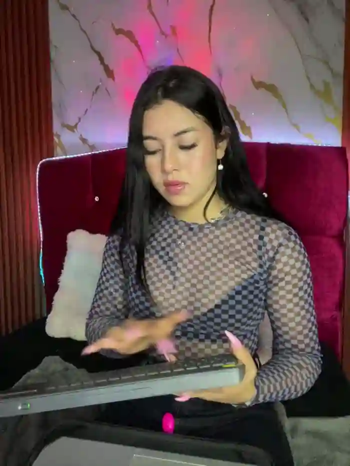 emily_22x