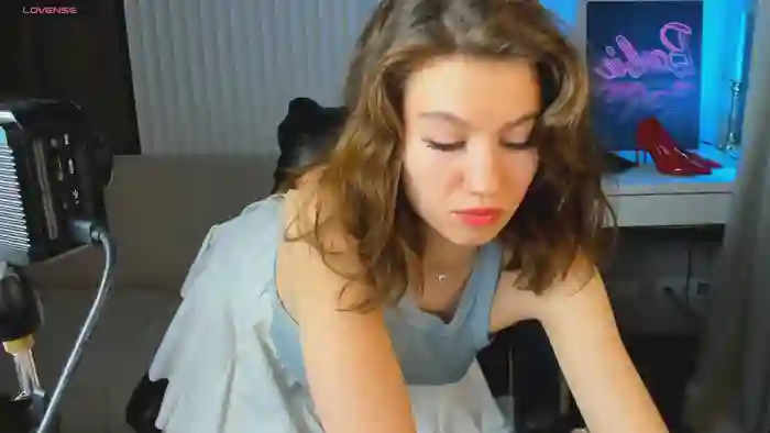 Selena_grey_