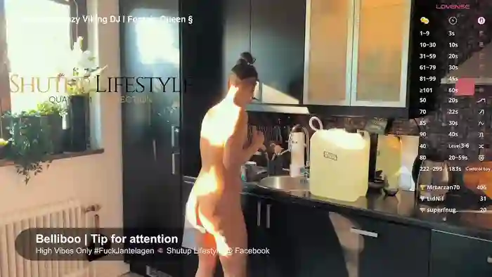 SwingWingWomanSweden