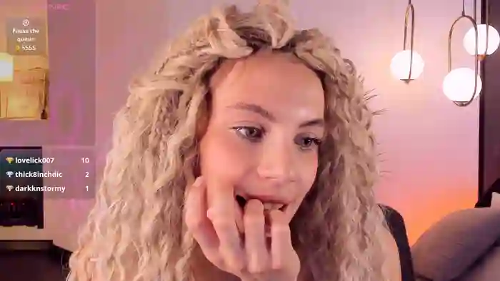 mia_silkk