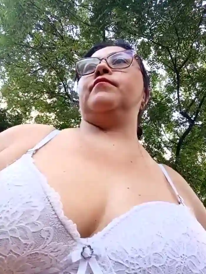 Dirty-Momm-Divorced-Hot